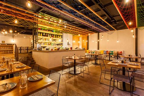 RESTOBAR 4 .